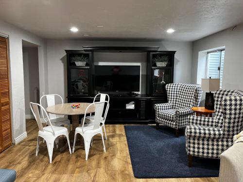 Unique Home Perfect for Large Gatherings. Pets welcome — 4-Star Luxury Hotel in Orem, United States