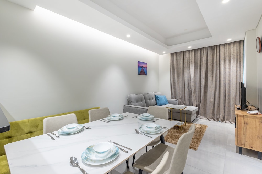 Stay Modern Living 1 Bedroom Holiday Home Near Burj Khalifa — 4-Star Luxury Hotel in Dubai, United Arab Emirates