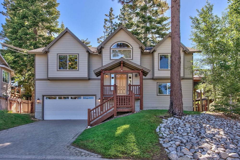 2272L The Lupine Lodge — 4-Star Luxury Hotel in South Lake Tahoe, United States