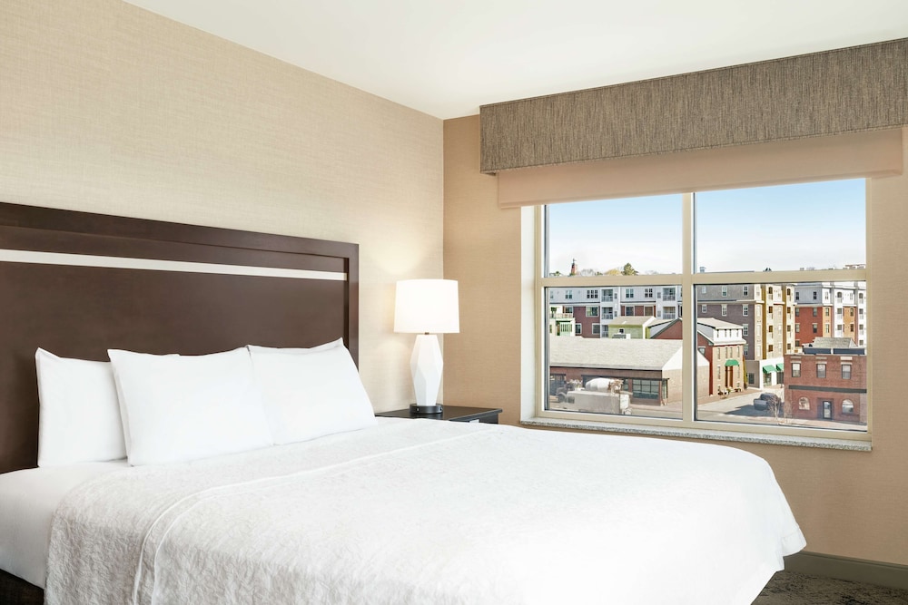 Hampton Inn Portland Downtown Waterfront - photo 14