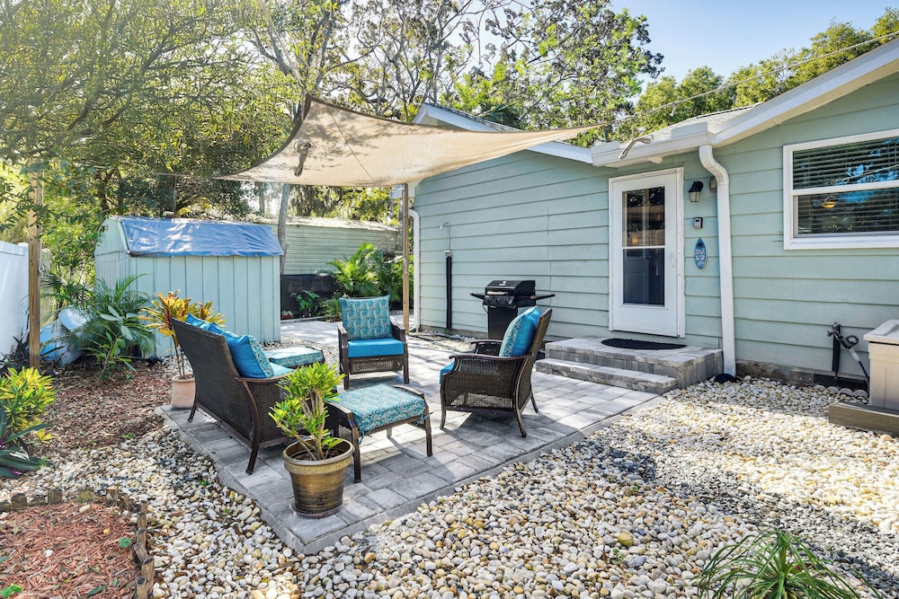 Dog Friendly Daytona Beach Cottage with Patio — 4-Star Luxury Hotel in Daytona Beach, United States