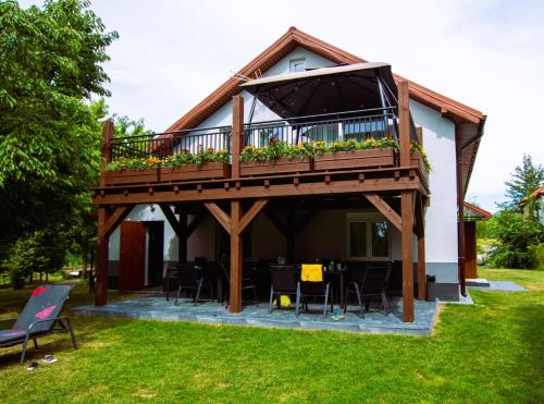 Dom nad Jeziorem Łaśmiady in Elk, Poland