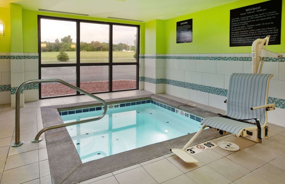 Hampton Inn Cincinnati Northwest Fairfield - photo 18