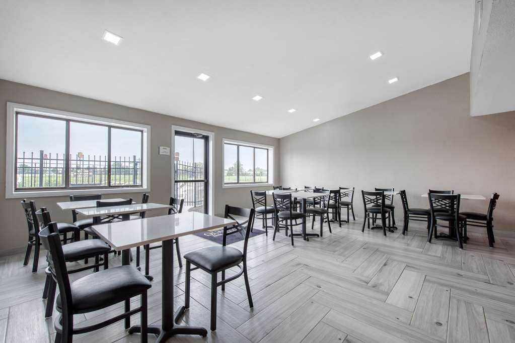 Quality Inn & Suites Brownsburg Indianapolis West - photo 38