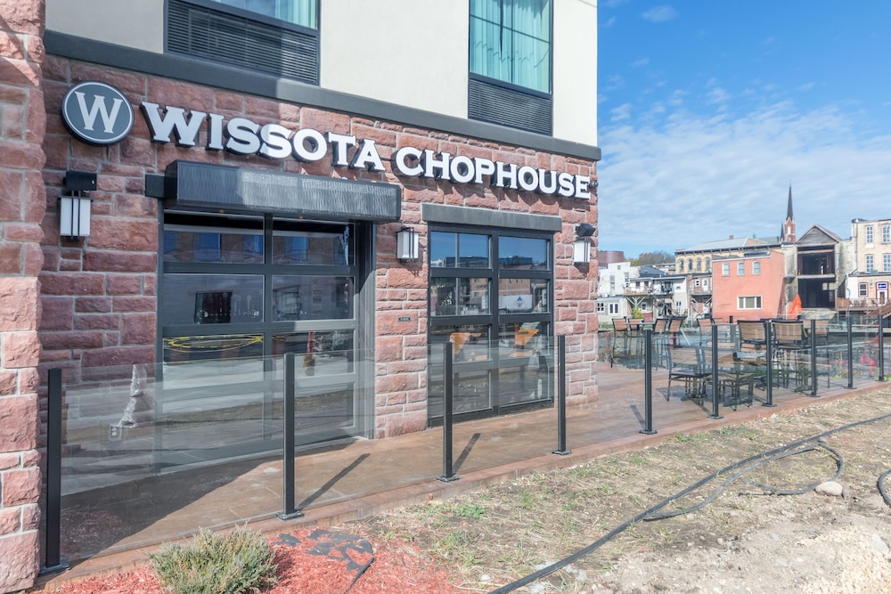Cobblestone Hotel and Suites Janesville - photo 35