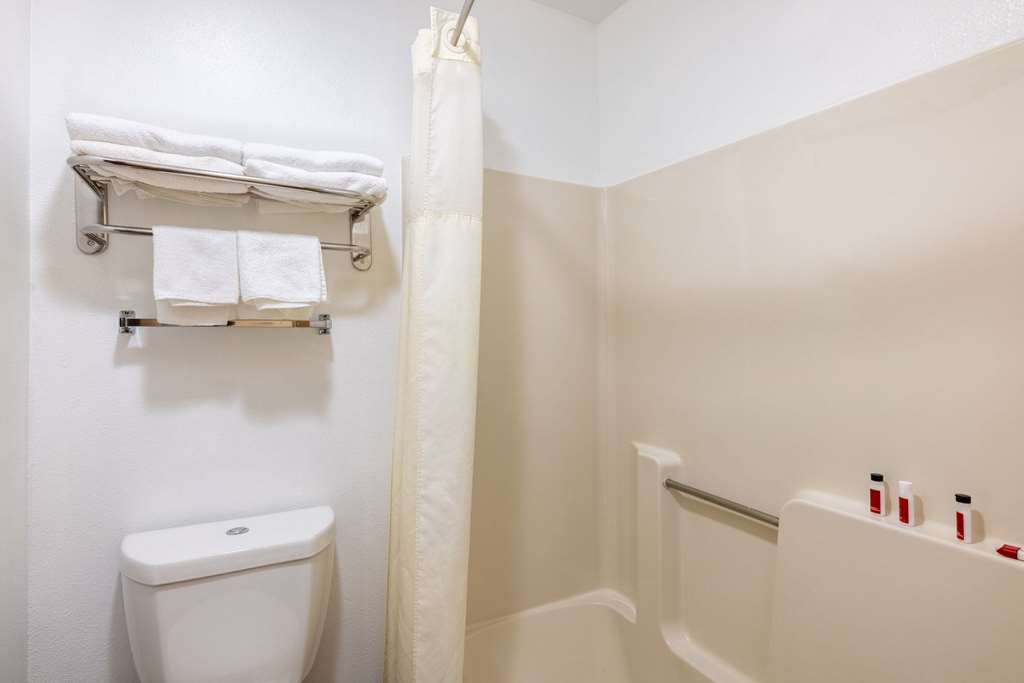 Travelodge by Wyndham Spirit Lake Okoboji - photo 22