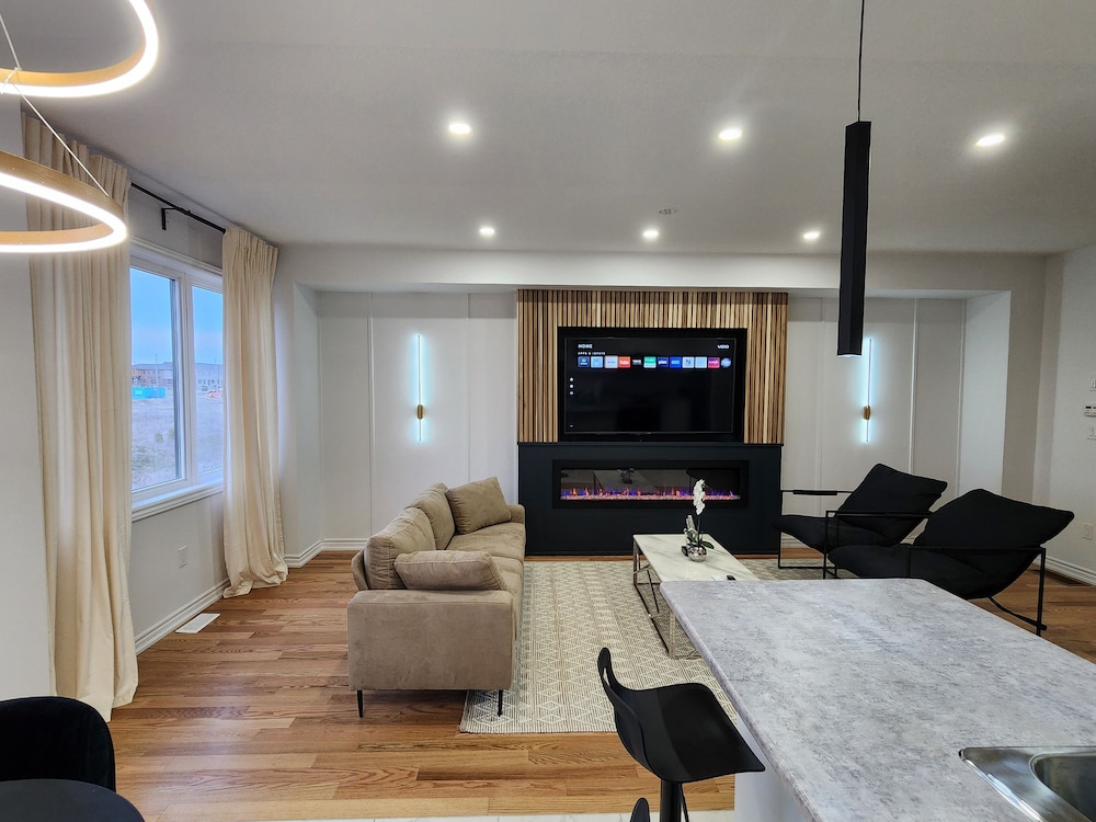 Exclusive Home in Niagara Falls — 4-Star Luxury Hotel in Thorold, Canada