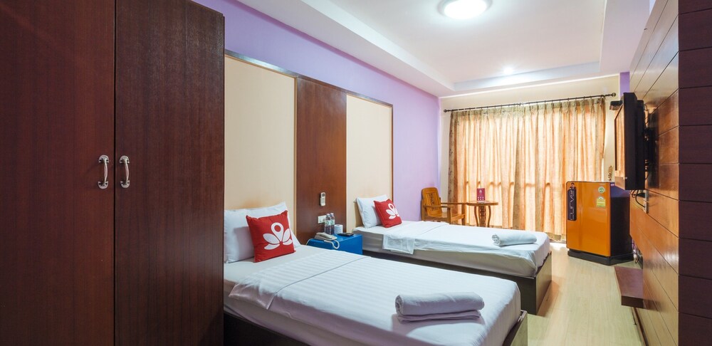 ZEN Rooms Surasak 2