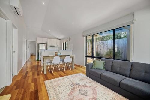 Highgrove Retreat — carbon neutral stay, Ocean Grove