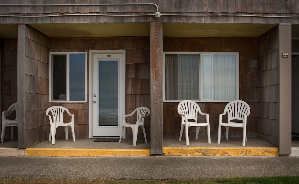 Silver Sands Motel - photo 18