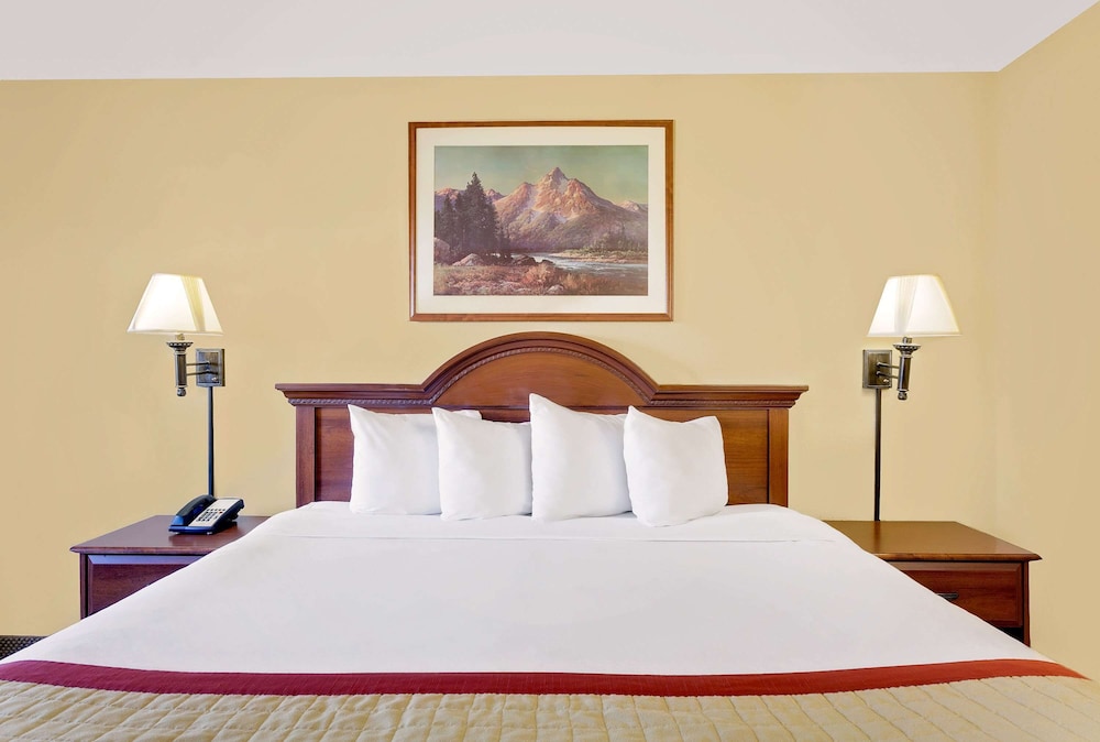 Baymont by Wyndham Pinedale - photo 14