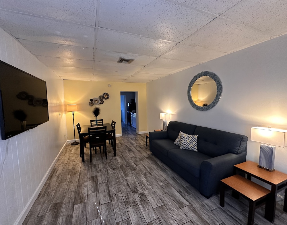 Malibu Resort Motel - photo 23