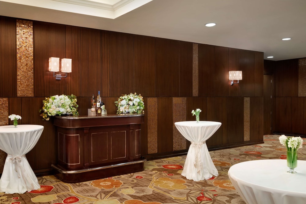 Embassy Suites Los Angeles Glendale - photo 8