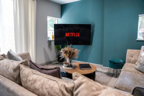 Spring Mount Huge Luxury Full Apartment Harrogate Centre Two extremely comfy Kingsize Bedrooms Fully equipped Modern Kitchen Cosy living room with Huge TV