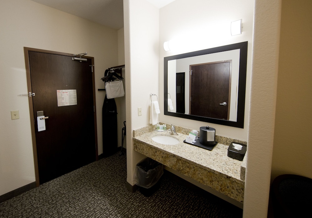 Cobblestone Inn & Suites Manchester - photo 9