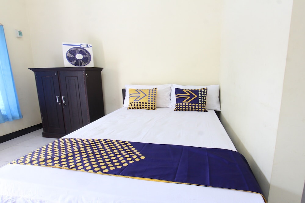 OYO Life 93155 Wisma Sarah in Tanjung, Indonesia