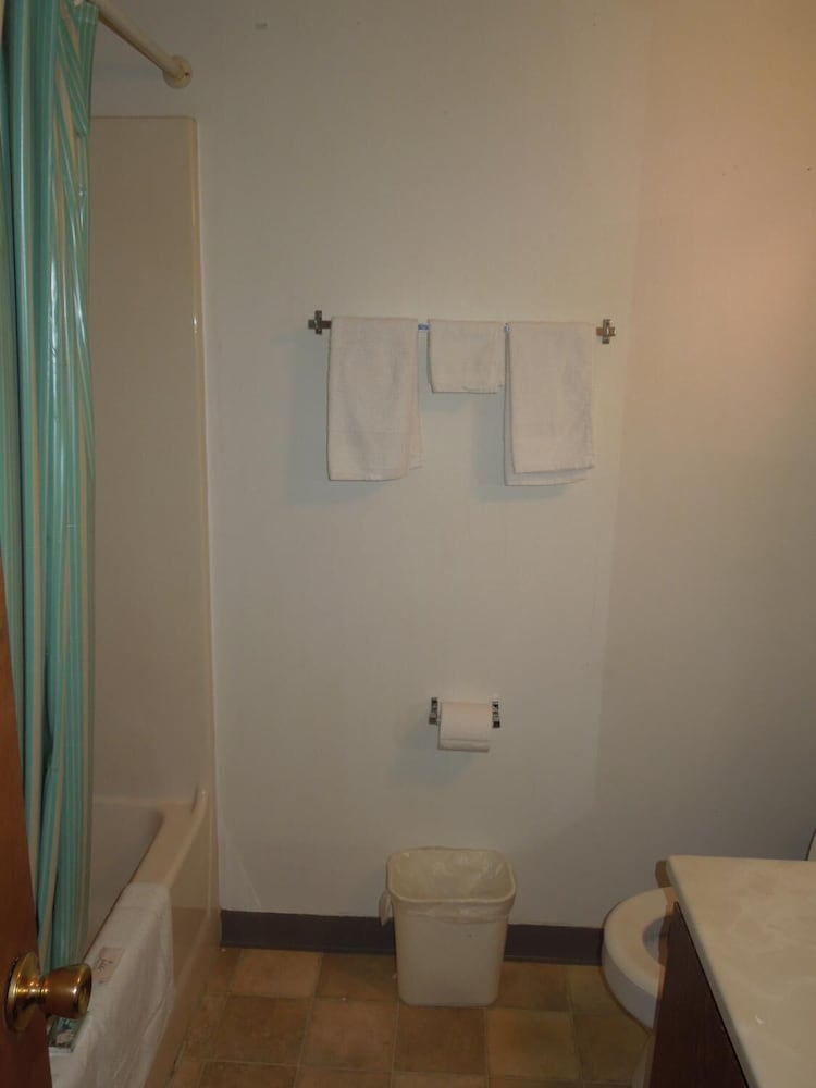 Xenia Country Inn - photo 14