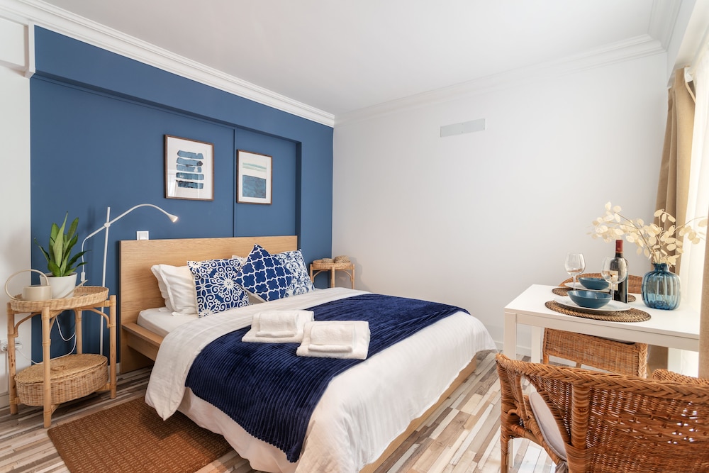 Praia da Rocha Beach Bright Apartment 50 m walk from the beach — 4-Star Luxury Hotel in Portimao, Portugal
