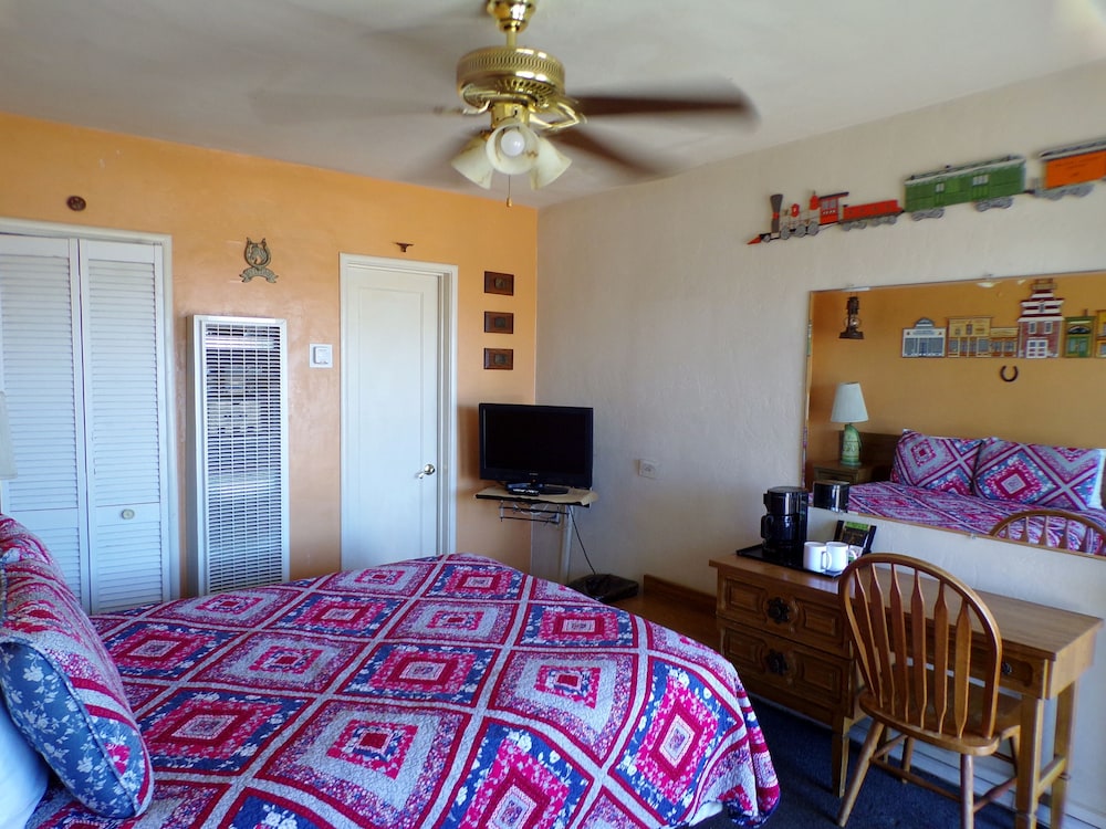 Cypress Tree Motel - photo 12