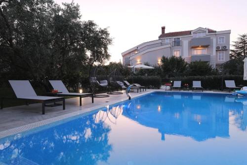 Family friendly house with a swimming pool Sikovo Biograd 23718 — 4-Star Luxury Hotel in Sveti Filip I Jakov, Croatia