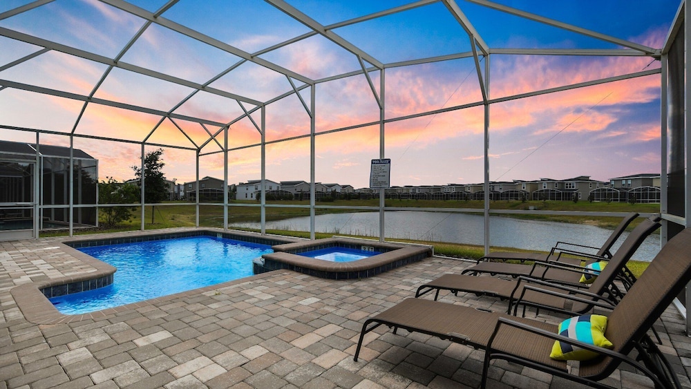 Resort Access Perfect 4 Families Near Theme Parks - featured photo