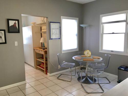 Pet Friendly 30Min To Downtown The Bostonian - photo 3
