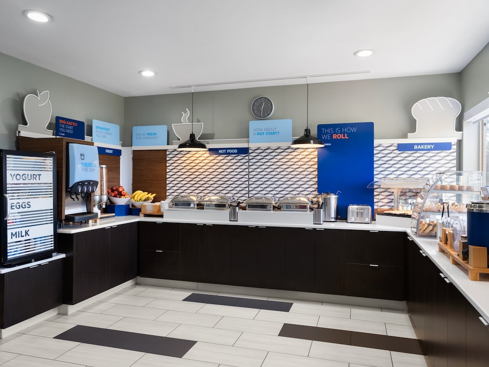 Holiday Inn Express Ft Bragg by IHG - photo 39