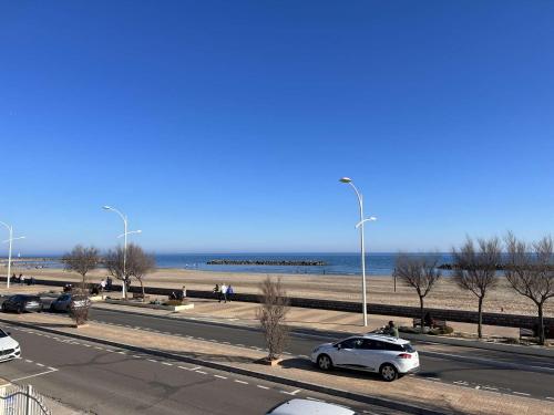Spendide Appartement Tout Confort Residence Archipel T4 En Bord de Plage Avec Grande Terrasse Amenagee Spa Et Parking Prive — 4-Star Luxury Hotel in Valras-Plage, France
