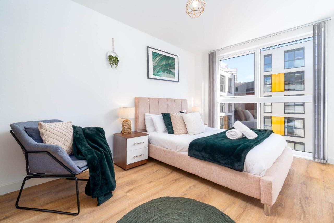 Birmingham City Centre Apartment 2 Bedroom Secure Parking Top Rated 302H — 4-Star Luxury Hotel in Birmingham, United Kingdom