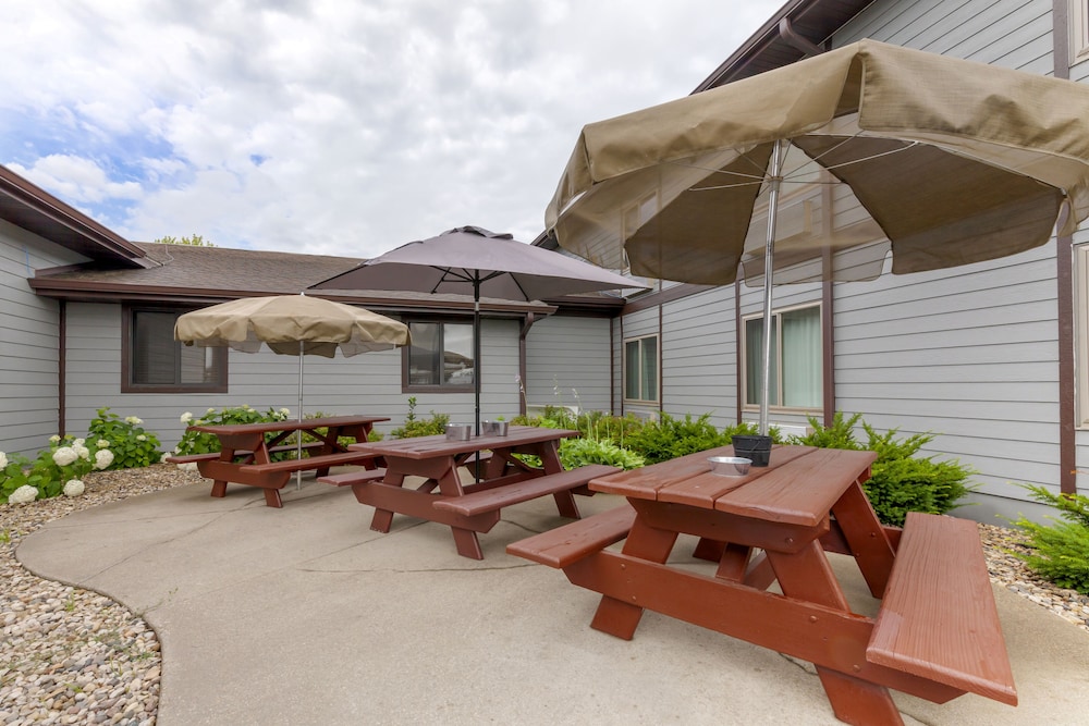 Red Roof Inn & Suites Tomah - photo 24