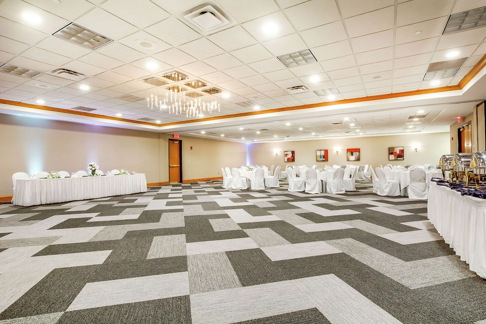 Hilton Garden Inn Louisville Airport - photo 50