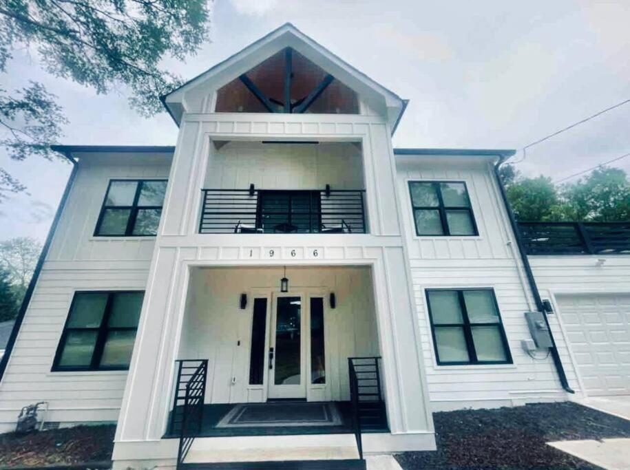 1966 Huge 4BR w Rooftop Veranda in Decatur, United States