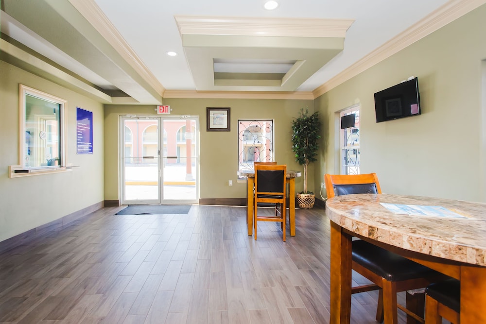 Knights Inn - photo 3