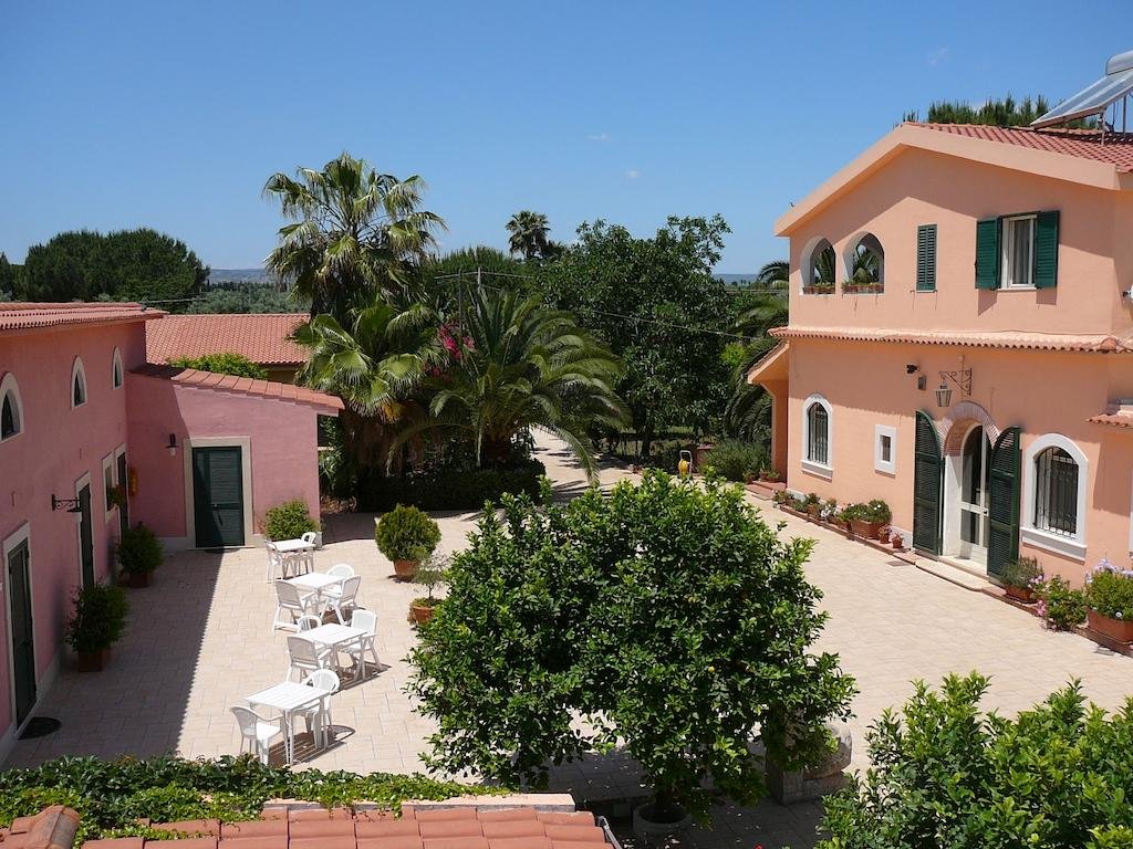 Agriturismo Limoneto — 4-Star Luxury Hotel in Siracusa, Italy