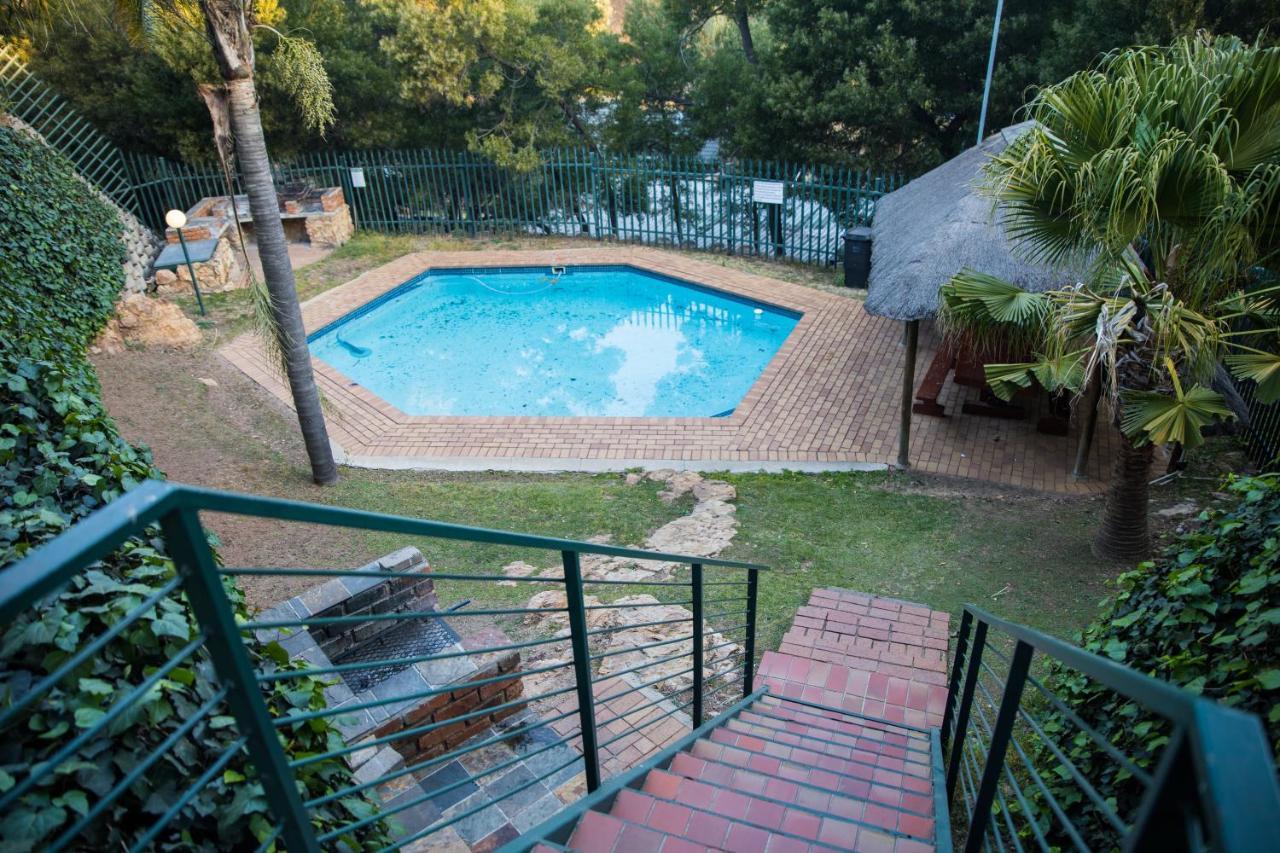 Mountain Oasis - carbon neutral hotel in Roodepoort