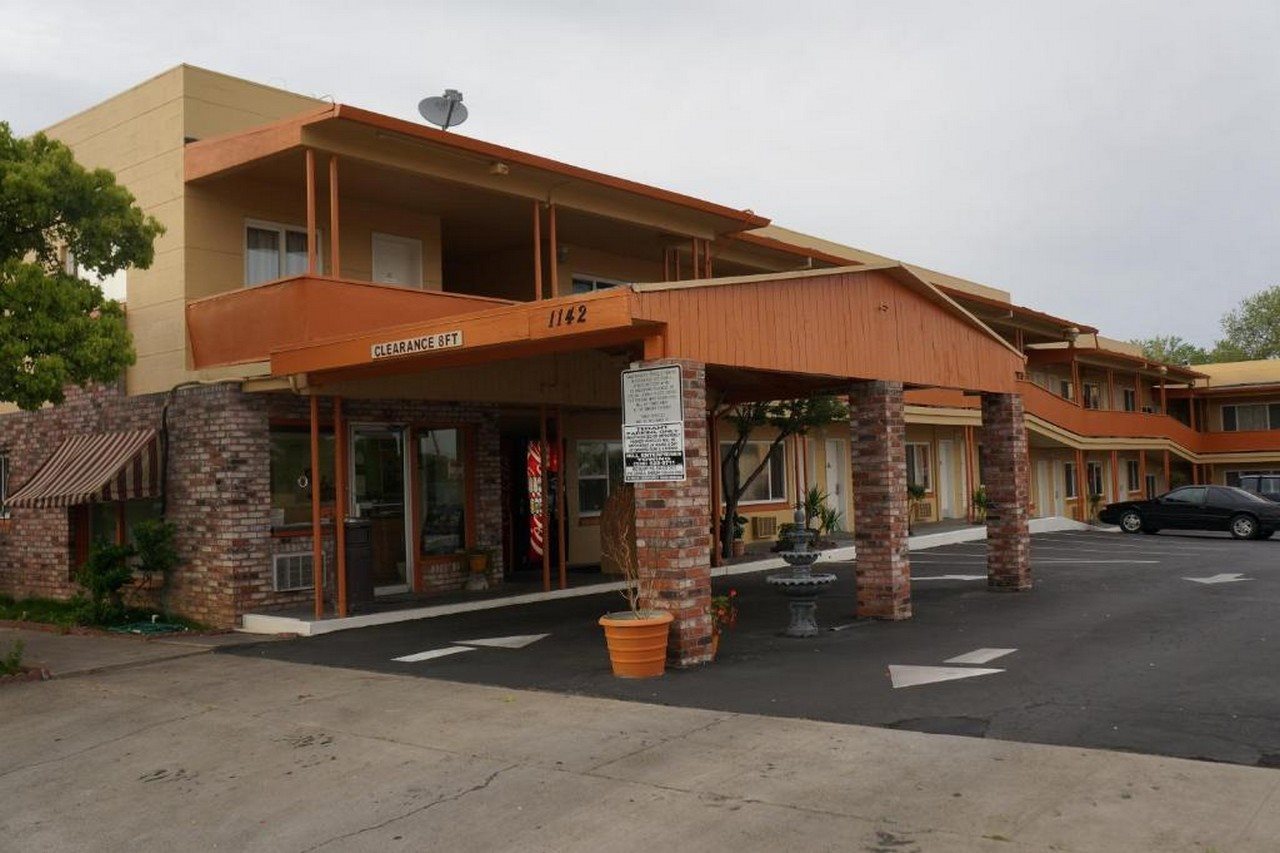 Classic Inn Red Bluff - photo 2