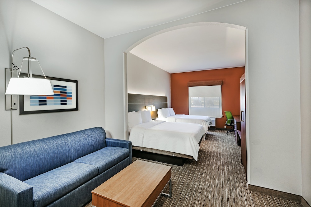 Holiday Inn Express Hotel and Suites Pryor by IHG - photo 8