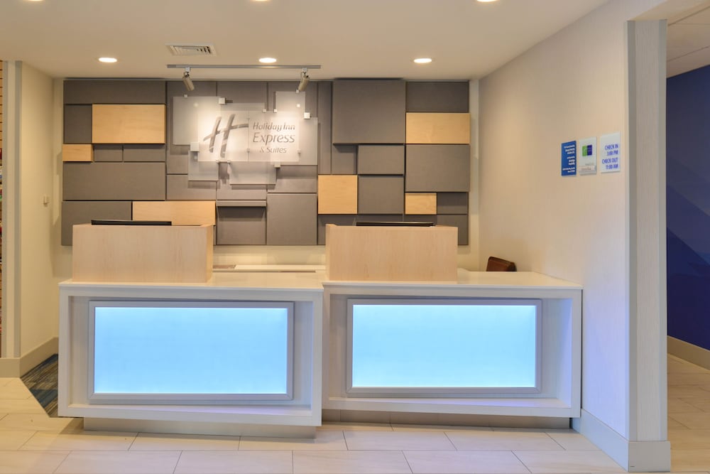 Holiday Inn Express and Suites Stevens Point by IHG - photo 38