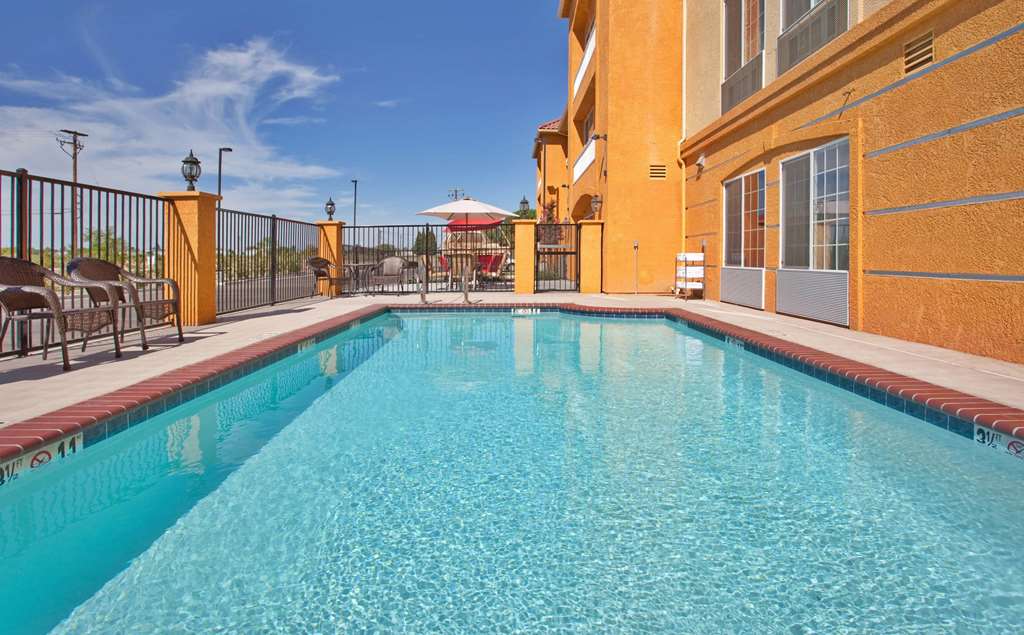 La Quinta Inn & Suites by Wyndham Fowler - photo 17