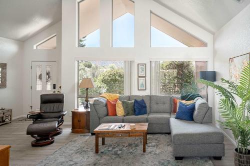 Red Rock Vista Home Luxe Comfort & Breathtaking Views — 4-Star Luxury Hotel in Sedona, United States