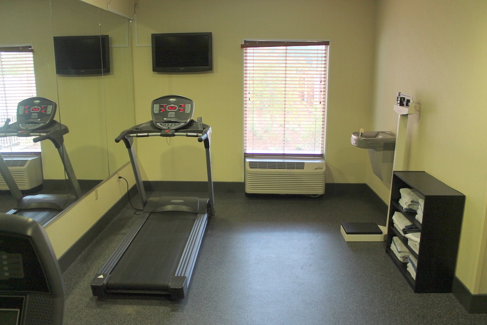 Holiday Inn Express & Suites Starkville by IHG - photo 31