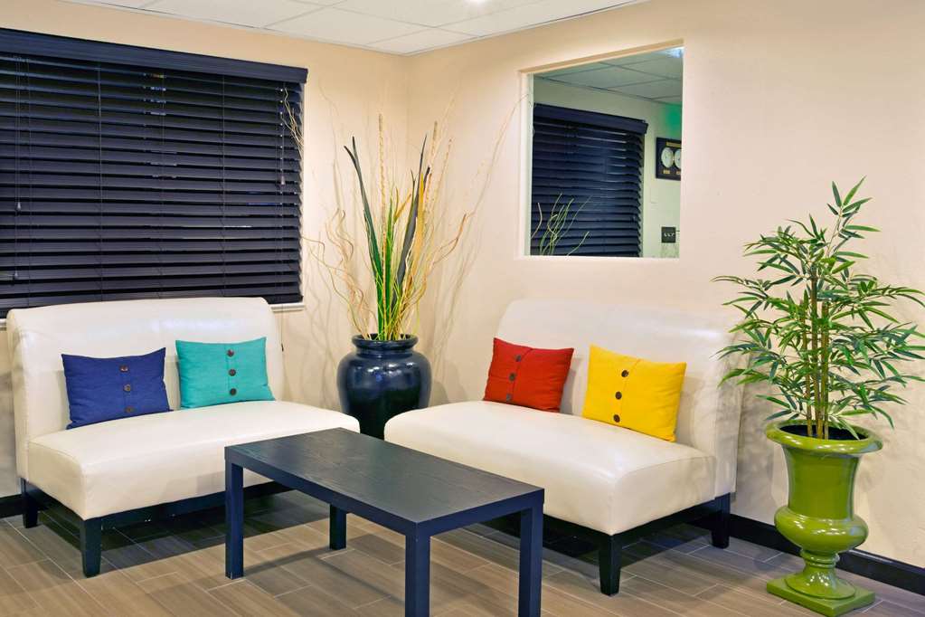 Super 8 by Wyndham Ogden - photo 4