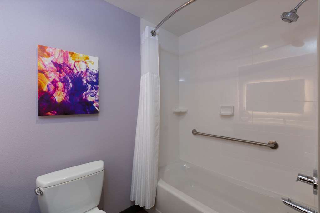 La Quinta by Wyndham Altoona Des Moines - photo 30