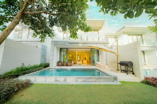 Brg Golf Club Danang Private Pool Villa 3 Bedrooms #1 — 4-Star Luxury Hotel in Da Nang, Vietnam
