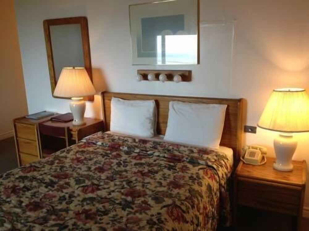 Cozy Cove Beachfront Resort Inn - photo 6