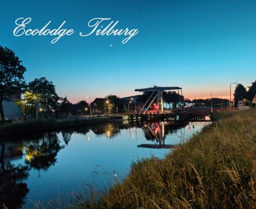 Ecolodge Tilburg met zwembad in groene oase bij centrum in Tilburg, Netherlands