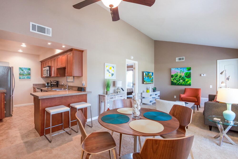Stylish 2BR Palm Springs Condo with Great Amenities by RedAwning — 4-Star Luxury Hotel in Palm Springs, United States
