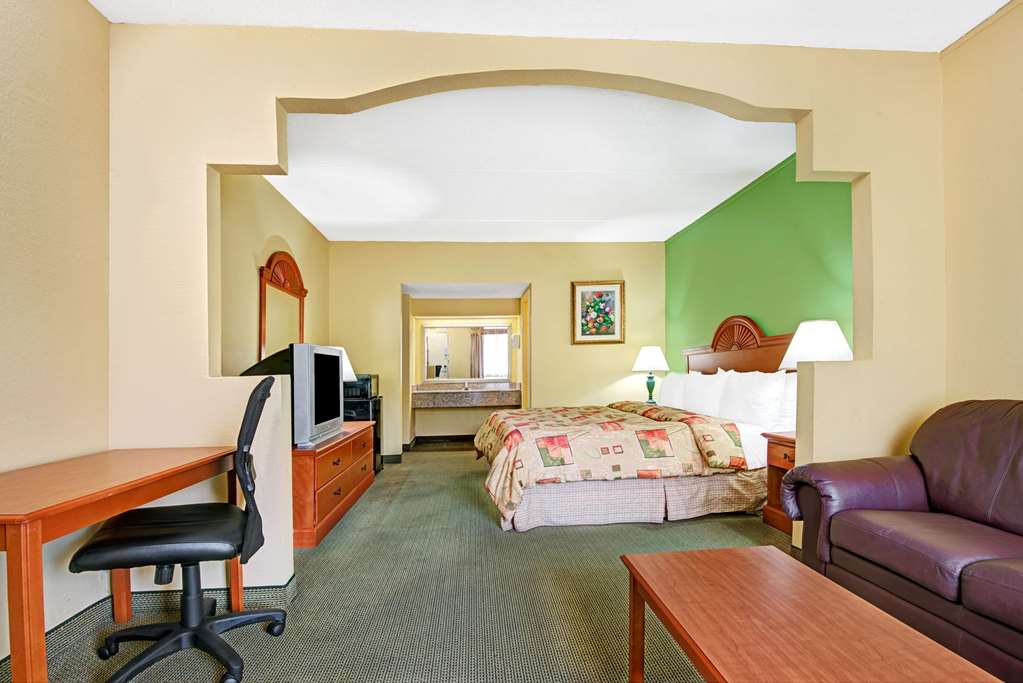 Super 8 by Wyndham Nashville Near Downtown I 40 - photo 17