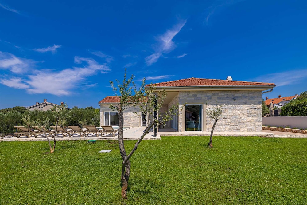 Villa FUSKA with private pool — 4-Star Luxury Hotel in Krk, Croatia