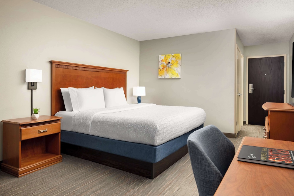 Hampton Inn Memphis Walnut Grove Baptist Hospital East - photo 12
